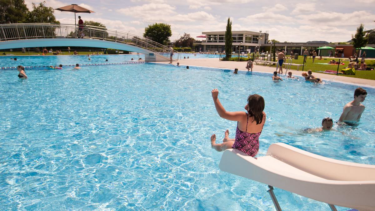 Swimming outlet pool